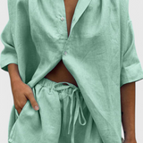 Anika Conjunto de Dos Piezas con Camisa de Botones y Pantalones Cortos con Cuerda