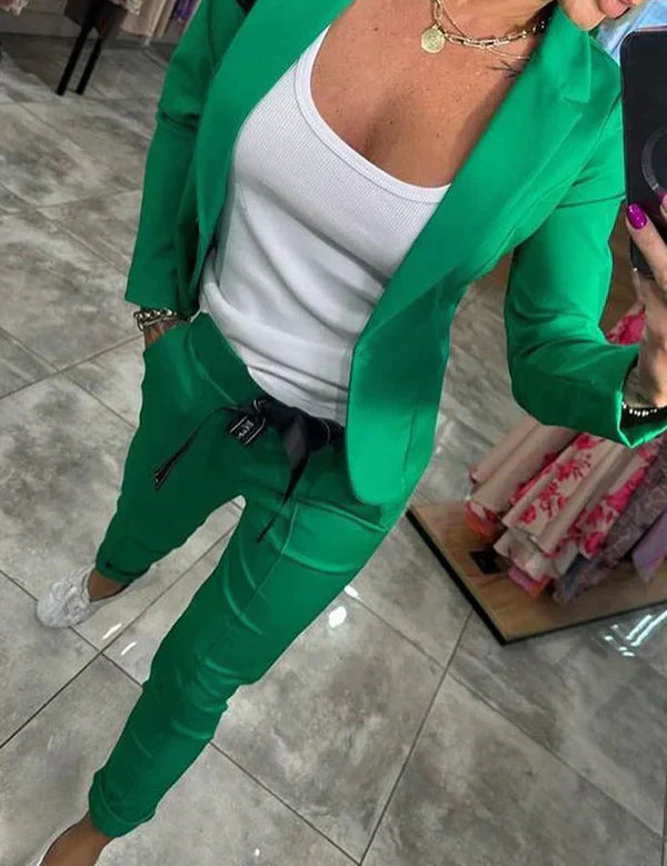 Isabel Conjunto Personalizado con Blazer Suave y Pantalones Jogging Informales