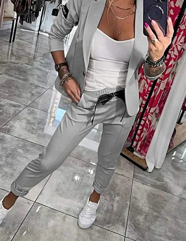 Isabel Conjunto Personalizado con Blazer Suave y Pantalones Jogging Informales