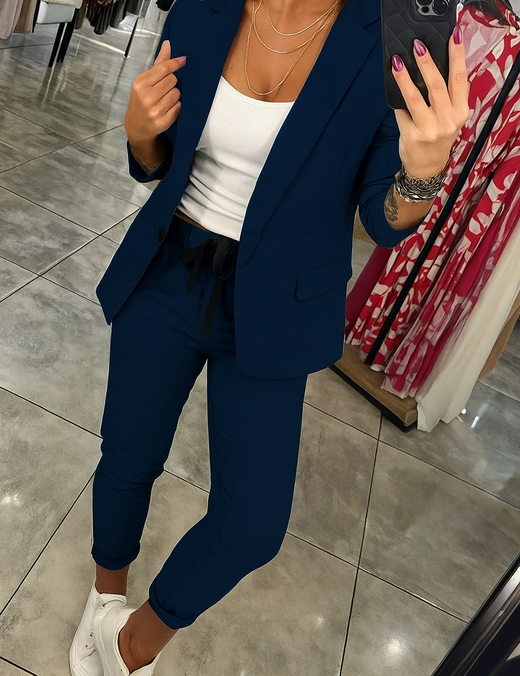 Isabel Conjunto Personalizado con Blazer Suave y Pantalones Jogging Informales