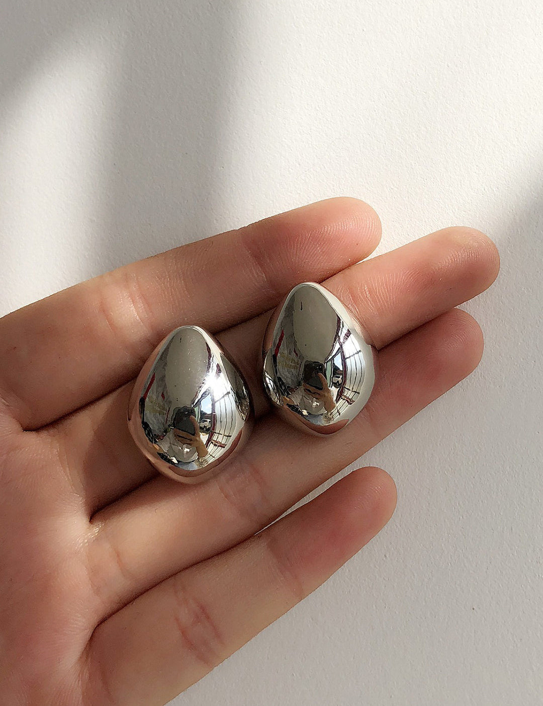 Pendientes Metálicos en Forma de Gota