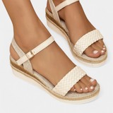 Damiana Sandalias de Cuña en Color Crema con Detalle Trenzado