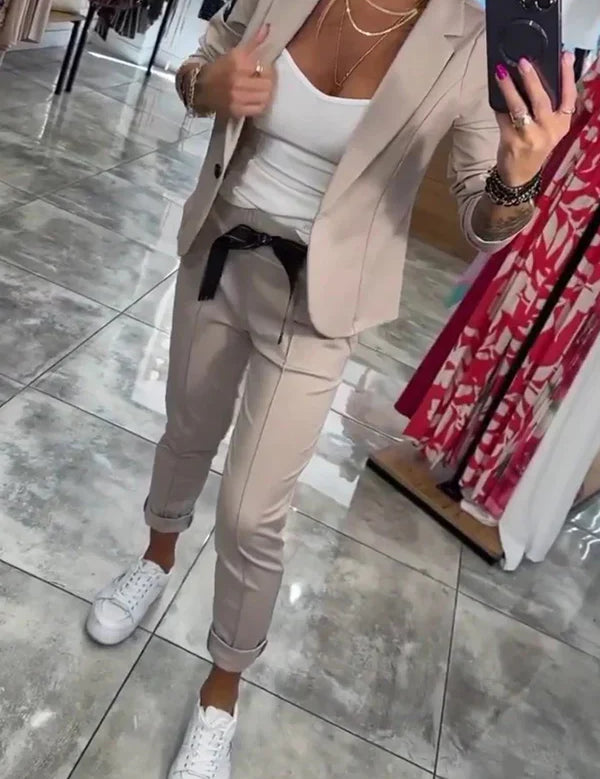 Isabel Conjunto Personalizado con Blazer Suave y Pantalones Jogging Informales