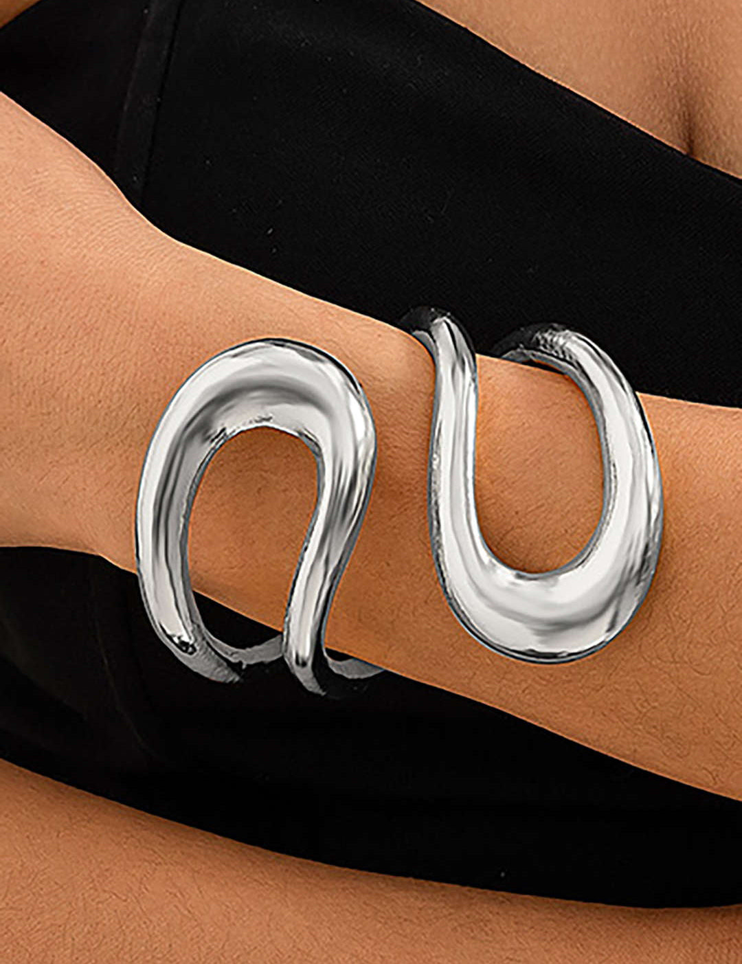 Pulsera Asimétrica Recortada