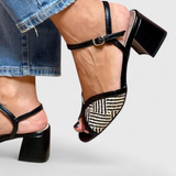 Ustinya Tacones Negros con Bloques de Color y Correa al Tobillo