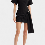 Coraline Vestido Mini con Cintura Drapeada y Hebilla Dorada