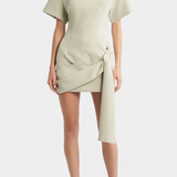 Coraline Vestido Mini con Cintura Drapeada y Hebilla Dorada