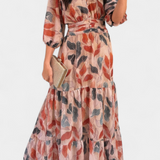 Aísha Vestido Largo Floral con Corte Fluido y Motivo de Hojas